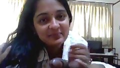 Desi aunty sucking neighbour