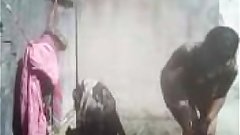 Bhabhi Dress Changing after bath outdoor Hiddencam capture