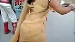 Indian-Aunty-in-Dance-Look