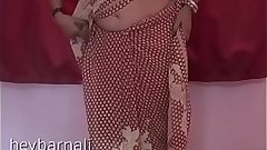 Big boobs aunty wearing saree