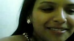 Indian Housewife show her Boobs to her Partner
