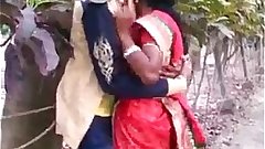 MARATHI DESI BOY AND AUNTY PASSIONATE KISS IN PUBLIC