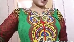 Desi bhabi showing nude body - IndianHiddenCams.com