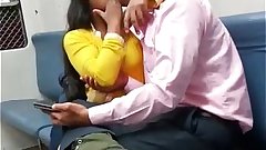 indian mumbai local train girl kissed her boyfriend